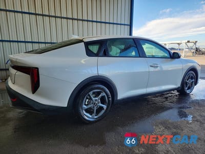 Trzecie zdjęcie samochodu z tyłu: 2026 KIA K4 LXS VIN:3KPFT4DE6TE276533 - miniatura