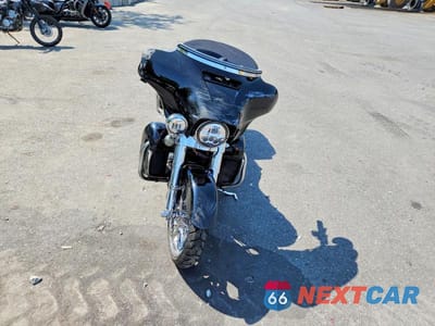 Piąte zdjęcie samochodu w środku: 2023 HARLEY-DAVIDSON FLHX VIN:1HD1KBC11PB620836 - miniatura