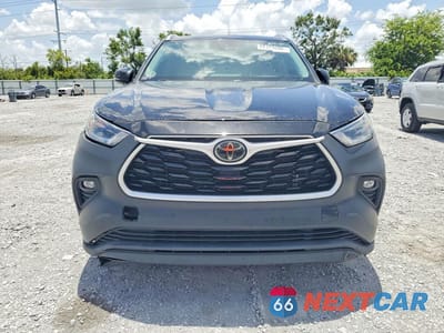 Piąte zdjęcie samochodu w środku: 2021 TOYOTA HIGHLANDER XLE VIN:5TDHZRBH5MS543296 - miniatura