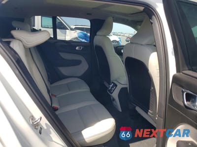 Zdjęcie 11 z 14 samochodu: 2019 VOLVO XC40 T5 MOMENTUM VIN:YV4162UK5K2111545 - miniatura