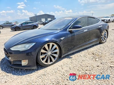 2013 TESLA MODEL S 5YJSA1DP1DFP06274 - główne zdjęcie licytacji z USA - miniatura