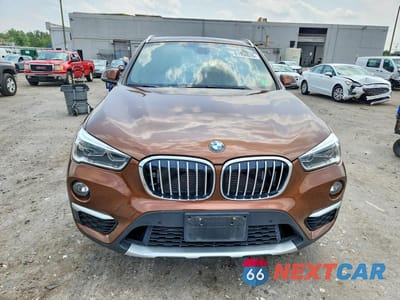 Piąte zdjęcie samochodu w środku: 2017 BMW X1 SDRIVE28I VIN:WBXHU7C3XH5H32940 - miniatura