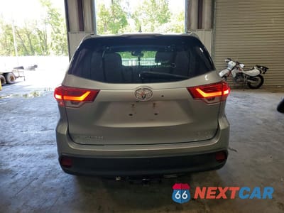 Zdjęcie 6 z 12 samochodu: 2018 TOYOTA HIGHLANDER SE VIN:5TDJZRFH2JS494064 - miniatura