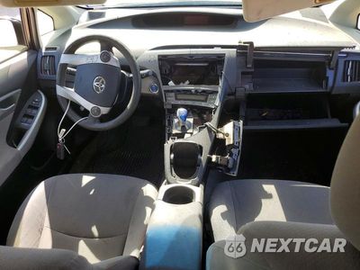 Zdjęcie 8 z 12 samochodu: 2012 TOYOTA PRIUS TWO VIN:JTDKN3DU2C5444349 - miniatura