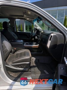Piąte zdjęcie samochodu w środku: 2018 GMC SIERRA K3500 DENALI VIN:1GT42YEY3JF193722 - miniatura