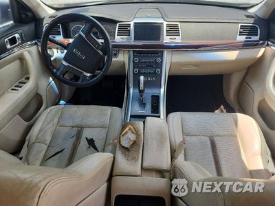 Zdjęcie 8 z 12 samochodu: 2009 LINCOLN MKS VIN:1LNHM93R19G603870 - miniatura