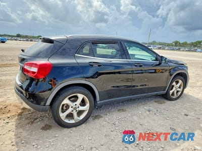 Trzecie zdjęcie samochodu z tyłu: 2018 MERCEDES-BENZ GLA 250 VIN:WDCTG4EB3JJ496542 - miniatura
