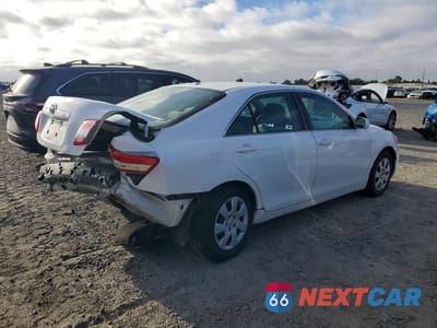 Trzecie zdjęcie samochodu z tyłu: 2011 TOYOTA CAMRY BASE VIN:4T1BF3EK0BU615559 - miniatura