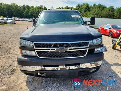 Piąte zdjęcie samochodu w środku: 2005 CHEVROLET SILVERADO K2500 HEAVY DUTY VIN:1GCHK23U45F825566 - miniatura