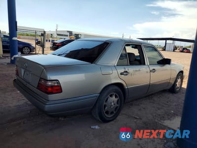 Trzecie zdjęcie samochodu z tyłu: 1995 MERCEDES-BENZ E 320 BASE VIN:WDBEA32E3SC173248 - miniatura