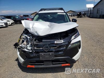 Piąte zdjęcie samochodu w środku: 2025 NISSAN ROGUE ROCK CREEK VIN:5N1BT3BB1SC794410 - miniatura