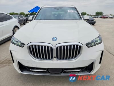 Piąte zdjęcie samochodu w środku: 2025 BMW X5 XDRIVE50E VIN:5UX43EU06S9X96024 - miniatura