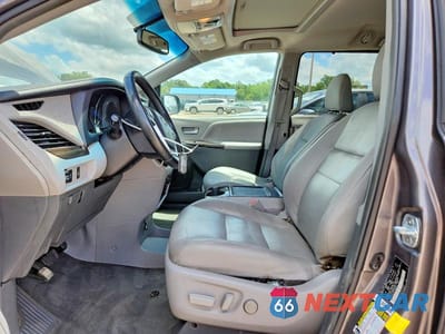 Zdjęcie 7 z 13 samochodu: 2017 TOYOTA SIENNA XLE 8-PASSENGER VIN:5TDYZ3DC1HS809336 - miniatura