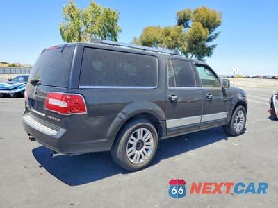 Trzecie zdjęcie samochodu z tyłu: 2011 LINCOLN NAVIGATOR L VIN:5LMJJ3J57BEJ00432 - miniatura