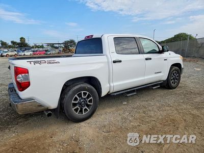 Trzecie zdjęcie samochodu z tyłu: 2017 TOYOTA TUNDRA CREWMAX SR5 VIN:5TFEY5F1XHX225864 - miniatura