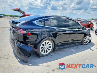 Trzecie zdjęcie samochodu z tyłu: 2017 TESLA MODEL X VIN:5YJXCBE26HF049096 - miniatura