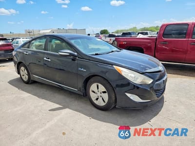 Czwarte zdjęcie samochodu z boku: 2014 HYUNDAI SONATA HYBRID VIN:KMHEC4A45EA115132 - miniatura