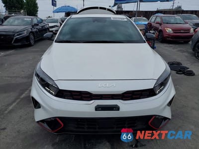 Piąte zdjęcie samochodu w środku: 2023 KIA FORTE GT LINE VIN:3KPF54AD6PE599623 - miniatura