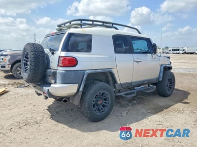 Trzecie zdjęcie samochodu z tyłu: 2007 TOYOTA FJ CRUISER BASE VIN:JTEBU11F370050077 - miniatura