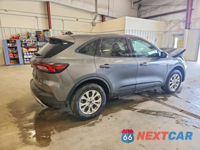 Trzecie zdjęcie samochodu z tyłu: 2025 FORD ESCAPE ACTIVE VIN:1FMCU9GN9SUA43475 - miniatura