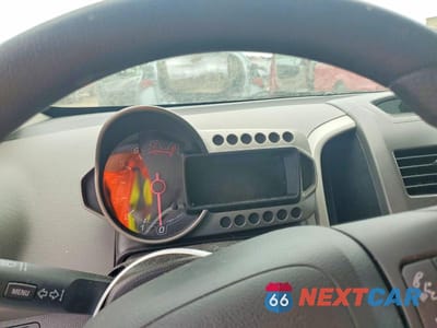 Zdjęcie 9 z 12 samochodu: 2015 CHEVROLET SONIC LT VIN:1G1JC5SB5F4198964 - miniatura
