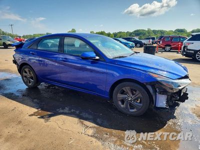 Czwarte zdjęcie samochodu z boku: 2021 HYUNDAI ELANTRA SEL VIN:5NPLS4AG4MH009433 - miniatura