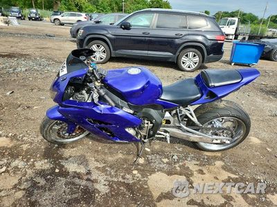 Trzecie zdjęcie samochodu z tyłu: 2004 HONDA CBR1000 RR VIN:JH2SC57074M000750 - miniatura