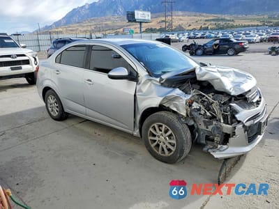 Czwarte zdjęcie samochodu z boku: 2018 CHEVROLET SONIC LT VIN:1G1JD5SG2J4137850 - miniatura