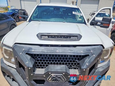 Zdjęcie 11 z 12 samochodu: 2019 GMC SIERRA K2500 DENALI VIN:1GT12SEY0KF167046 - miniatura
