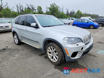 Czwarte zdjęcie samochodu z boku: 2013 BMW X5 XDRIVE35I VIN:5UXZV4C52D0E08742 - miniatura