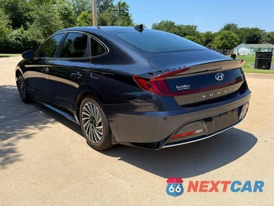 Trzecie zdjęcie samochodu z tyłu: 2021 HYUNDAI SONATA HYBRID VIN:KMHL54JJXMA024170 - miniatura