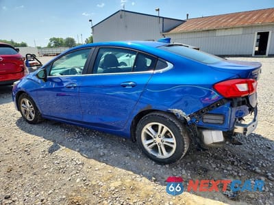 Drugie zdjęcie samochodu z przodu: 2018 CHEVROLET CRUZE LT VIN:1G1BE5SMXJ7182931 - miniatura
