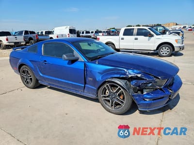 Czwarte zdjęcie samochodu z boku: 2006 FORD MUSTANG GT VIN:1ZVFT82H265197099 - miniatura