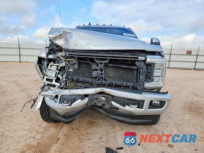 Piąte zdjęcie samochodu w środku: 2019 FORD F350 SUPER DUTY VIN:1FT8W3DT1KEG40537 - miniatura