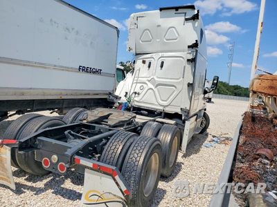 Czwarte zdjęcie samochodu z boku: 2017 FREIGHTLINER CASCADIA 125