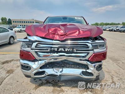 Piąte zdjęcie samochodu w środku: 2019 RAM 1500 LARAMIE VIN:1C6SRFJT5KN627364 - miniatura