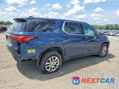 Trzecie zdjęcie samochodu z tyłu: 2022 CHEVROLET TRAVERSE LS VIN:1GNERFKW7NJ119687 - miniatura
