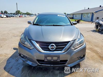 Piąte zdjęcie samochodu w środku: 2017 NISSAN ALTIMA 2.5 SR VIN:1N4AL3AP2HC482723 - miniatura