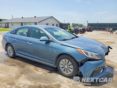 Czwarte zdjęcie samochodu z boku: 2016 HYUNDAI SONATA HYBRID SE VIN:KMHE24L14GA017105 - miniatura