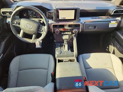 Zdjęcie 8 z 13 samochodu: 2026 TOYOTA TACOMA SR5 VIN:3TMKB5FNXTM061280 - miniatura