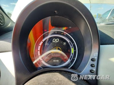 Zdjęcie 9 z 12 samochodu: 2014 FIAT 500 ELECTRIC VIN:3C3CFFGE0ET172916 - miniatura