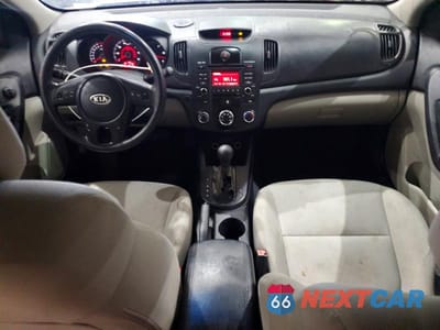 Zdjęcie 8 z 12 samochodu: 2010 KIA FORTE EX VIN:KNAFU4A2XA5055420 - miniatura