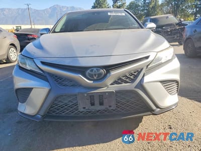 Piąte zdjęcie samochodu w środku: 2018 TOYOTA CAMRY SE VIN:4T1B11HK7JU125150 - miniatura