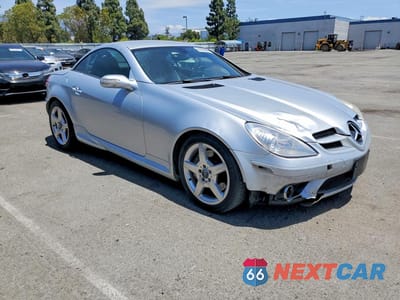 Czwarte zdjęcie samochodu z boku: 2005 MERCEDES-BENZ SLK 350 VIN:WDBWK56F15F061177 - miniatura