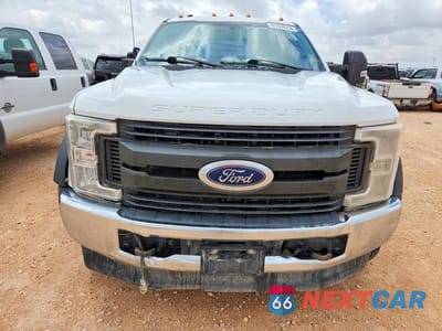Piąte zdjęcie samochodu w środku: 2019 FORD F550 SUPER DUTY VIN:1FD0X5HT6KED92913 - miniatura