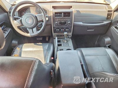 Zdjęcie 8 z 13 samochodu: 2012 JEEP LIBERTY SPORT VIN:1C4PJLAK3CW188740 - miniatura