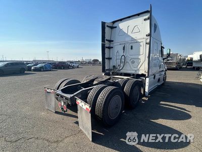 Czwarte zdjęcie samochodu z boku: 2022 FREIGHTLINER CASCADIA 1 - SEMI TRUCK VIN:3AKJHHDR1NSND0545 - miniatura