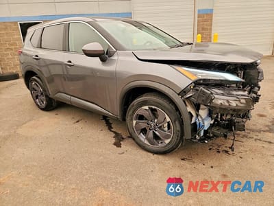 Czwarte zdjęcie samochodu z boku: 2025 NISSAN ROGUE SV VIN:5N1BT3BA6SC804131 - miniatura