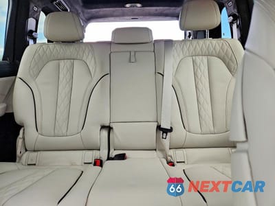 Zdjęcie 10 z 14 samochodu: 2024 BMW X7 M60I VIN:5UX33EM01R9T61501 - miniatura