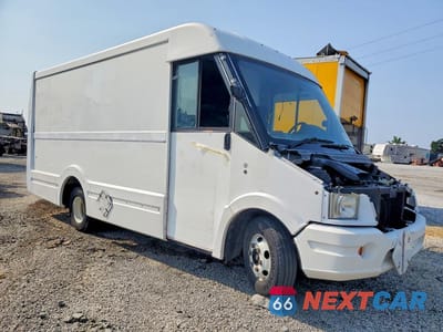 Czwarte zdjęcie samochodu z boku: 2012 ISUZU NPR - DELIVERY VAN VIN:JALB4T17XC7W00559 - miniatura